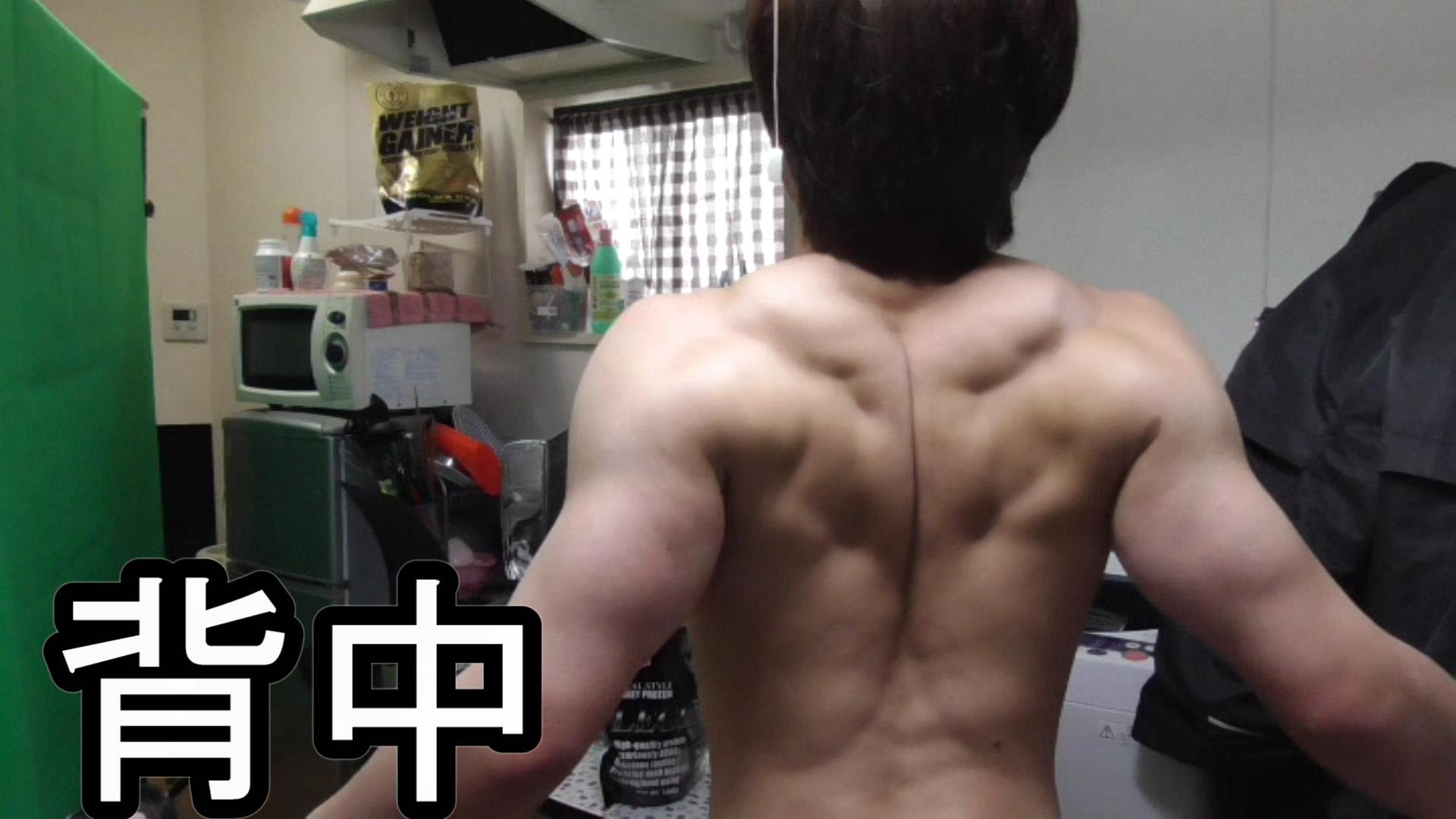 逆三角形になる 自宅でできる鍛え方 トレーニング動画 マッチョ